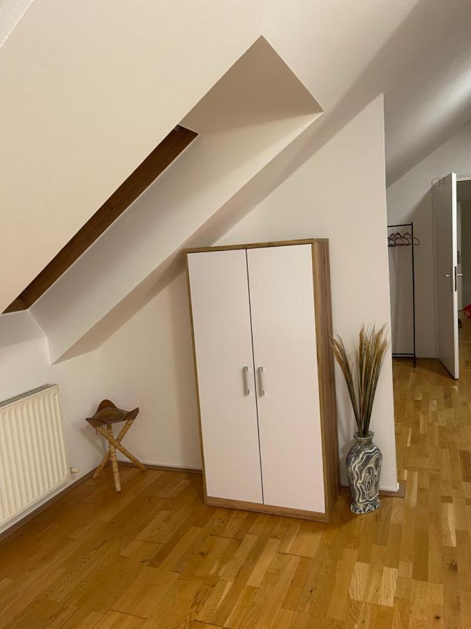 Klimatisiertes, Ruhiges Dachgeschoss Cityapartment Im Zentrum Wiens Apartmán